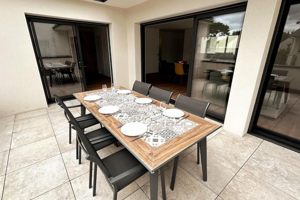 Grande Maison Neuve A 100 M De La