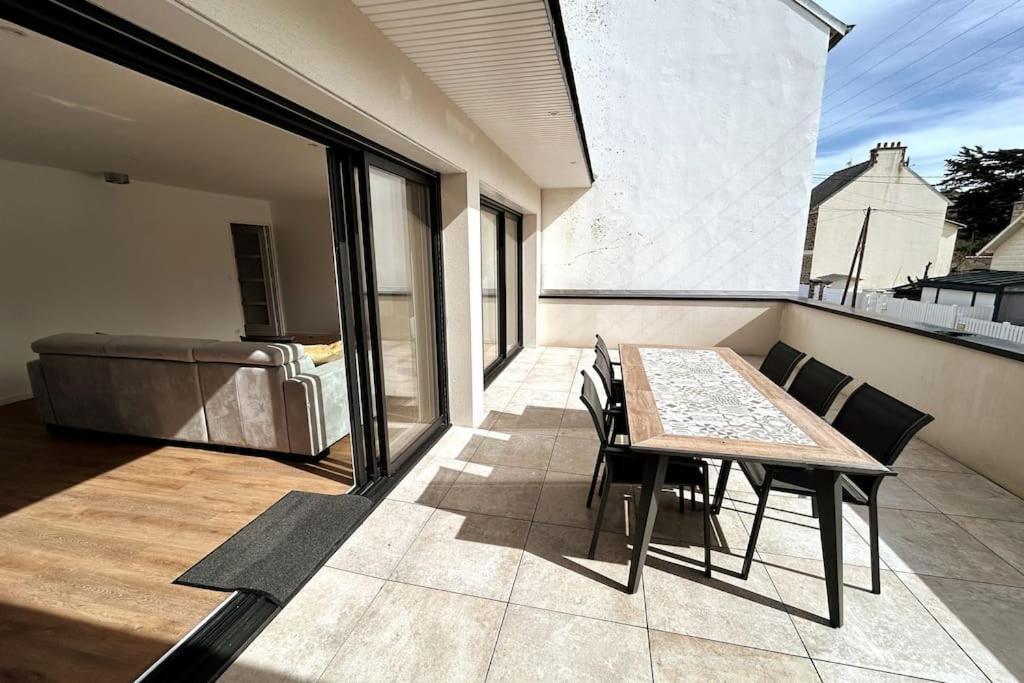 Grande Maison Neuve A 100 M De La